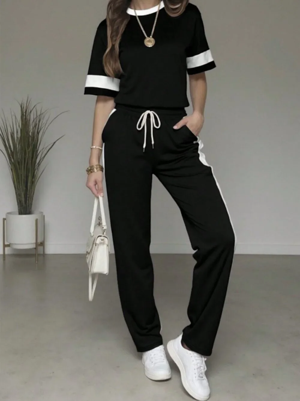 Black Casual Women's Contrast Color Round Neck Short Sleeve Top & Pants set